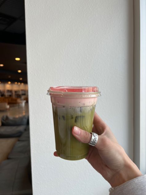 Iced matcha with strawberry cold foam. Drink idea for coffee shops Coffee With Matcha, Matcha Cold Foam, Strawberry Cold Foam, Strawberry Matcha, Cold Foam, Iced Matcha, Coffee Coffee, Coffee Shops, Plastic Cup