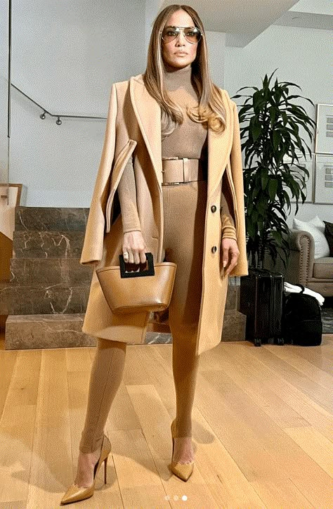 Jennifer Lopez Wore a Skintight Catsuit With a Gigantic Belt While Gushing About Ben Affleck Jennifer Lopez Red Carpet, Jennifer Lopez Outfits, Look Office, Beige Outfit, Michael Kors Collection, Good Morning America, Red Carpet Fashion, Catsuit, Jennifer Lopez