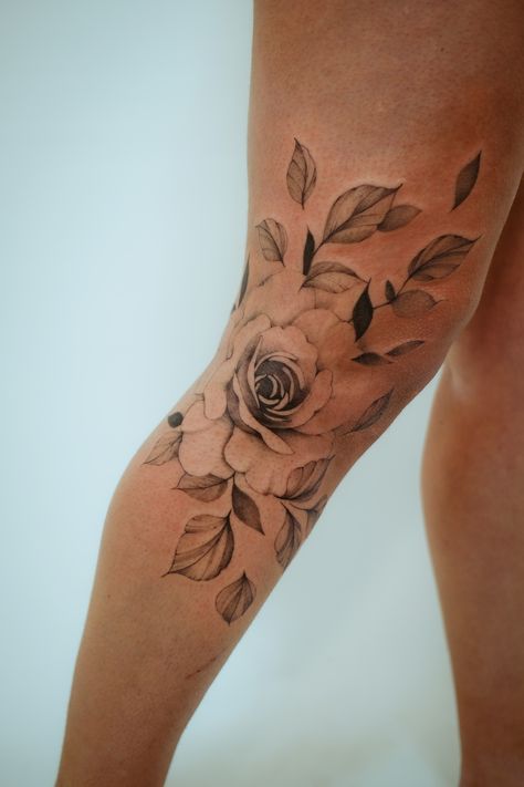 Shin Tattoos For Women Flower, Rose Knee Cap Tattoo, Flower Tattoos Knee, Wrap Around Knee Tattoo Women, Daisy Knee Tattoo, Knee Scar Tattoo Cover Up, Knee Tattoo Rose, Flower Knee Tattoos Women, Side Of Knee Tattoos Women