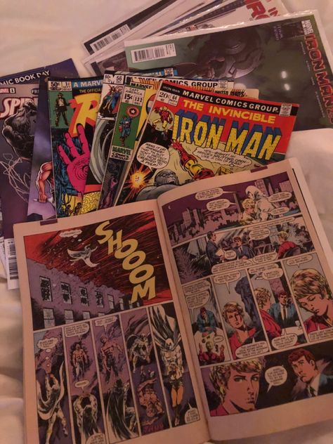 Comic Book Nerd Aesthetic, Comic Reading Aesthetic, Spiderman Comics Aesthetic, Superhero Comic Aesthetic, Geekcore Aesthetic, Comicon Aesthetic, Miles Core Aesthetic, Comics Aethstetic, Comic Books Aesthetic