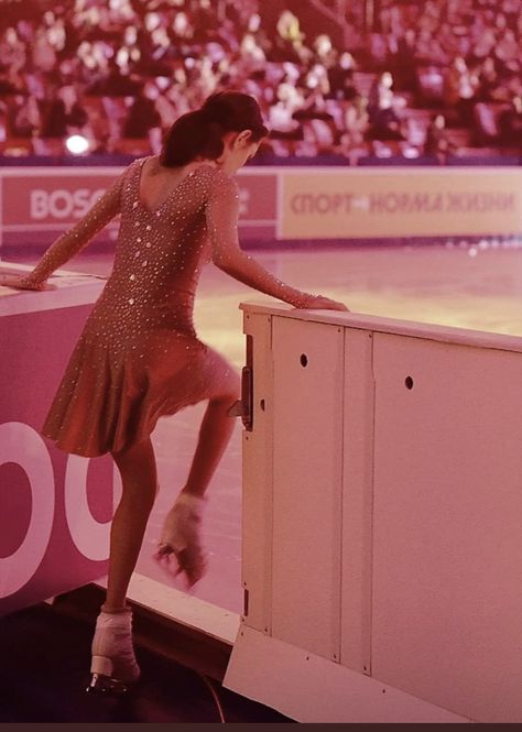 Evgenia Medvedeva Aesthetic, Evgenia Medvedeva, Figure Skating Competition, Figure Ice Skates, Skate 3, Skating Aesthetic, Ice Skaters, Skater Aesthetic, Ice Dance