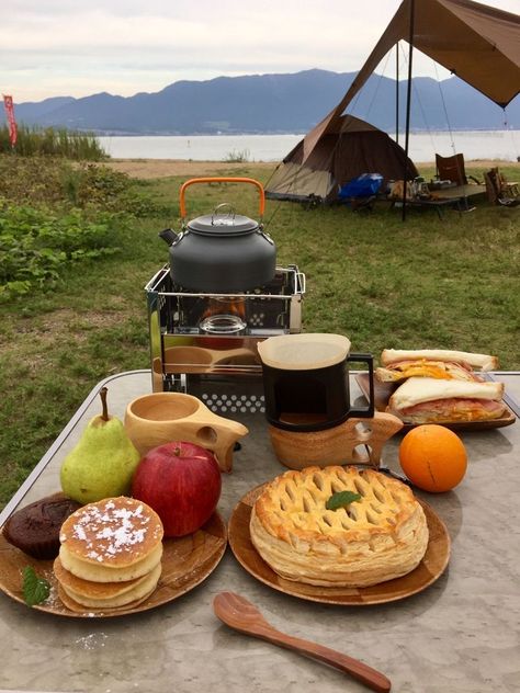 Camping Dinner Aesthetic, Food For Camping Aesthetic, Simple Camping Meals, Camping Dinner Ideas, Camping Lunch Ideas, Easy Camping Food Ideas, Lunch Ideas Easy, Meals For The Family, Campfire Snacks