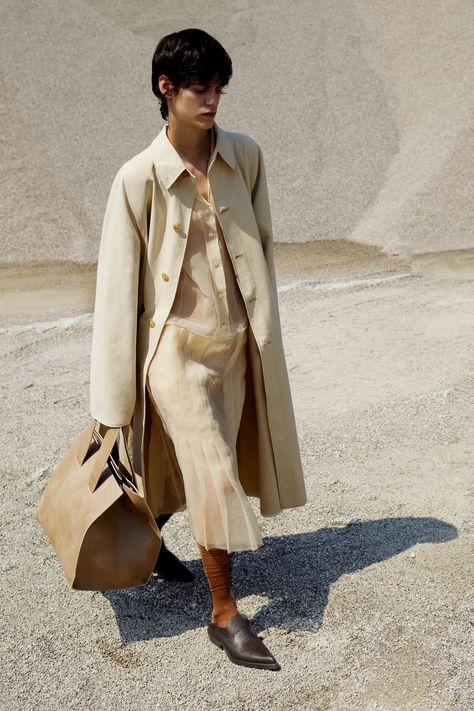 Poses Editorial, Cruise Outfits, Loro Piana, 가을 패션, Cute Simple Outfits, High Fashion Street Style, Spring 2024, Mode Inspiration, Autumn Inspiration