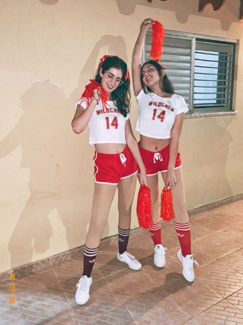 Hsm Costume Ideas, Hsm Halloween Costumes, High School Musical Halloween Costumes, Cheerleader Costume Diy, High School Musical Cheerleader, Hsm Outfits, Diy Cheerleader Costume, Hsm Costumes, Athlete Costume