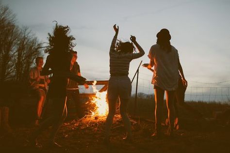 Dark Portrait, Fotos Goals, Hippie Chic, Odessa, A Fire, Adventure Awaits, Hippie Style, Summer Nights, New Yorker