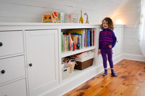 IKEA hack DIY built-in storage for attic bedroom with sloped ceilings Under Eaves Storage, Eaves Storage, Ikea Built In, Attic Office, Storage Ikea, Attic Ideas, Ikea Wardrobe, Attic Playroom, Knee Wall