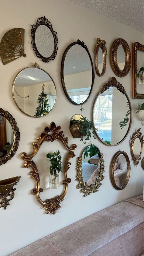 Upcycle Mirror Frame, Square Mirror Ideas, Bevelled Mirror Wall, Mirror Collage Wall, Diy Floral Mirror, Mirror Wall Design, Upcycle Mirror, Inspection Mirrors, Bicycle Mirrors