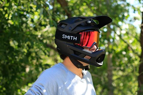 Full Face Mountain Bike Helmet, Mtb Helmet, Cool Bike Helmets, Mtb Clothing, Mountain Biking Gear, Mtb Gear, Mountain Bike Helmets, Bike Helmets, Downhill Mtb