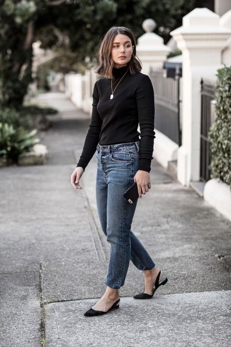 3 Ways To Style A Turtleneck Sara Donaldson, Style Casual Chic, Jeans Outfit Women, Moda Jeans, 90s Fashion Outfits, Outfit Trends, Simple Fashion, Mode Inspo, Jeans Boyfriend