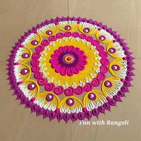 2 Color Rangoli, Simple And Beautiful Rangoli Designs, Rangilo Design, Rangoli Photography, Rongali Design, Ragoli Color Design, Best Rangoli Designs Diwali, Different Rangoli Designs, Best Rangoli Designs For Diwali