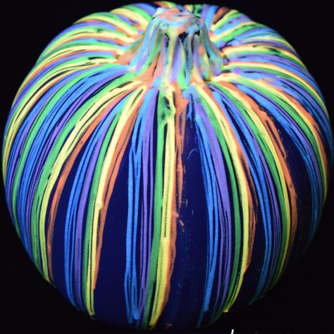 A Guide to Glow-in-the-Dark Paint for the Most Lit Halloween Ever Best Pumpkin Decorating Ideas, Glow In The Dark Pumpkins, Diy Glow In The Dark, Pumpkin Decorating Ideas, No Carve Pumpkin Decorating, Diy Glow, Dark Paint Colors, Crafty Decor, Plastic Pumpkins