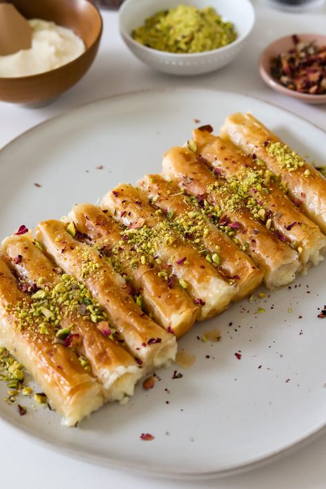 Ashta Fingers, Eid Recipe Ideas, Finger Desserts, Comfort Meals, Arabic Desserts, Syrian Food, Lebanese Food, Individual Desserts, Dessert Candles