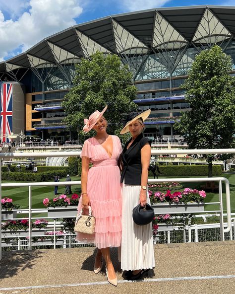 The best girls day getting dressed up for The Royal Ascot 🐎🤍🥂👒 @georgiamay 💗 . . Ascot 2024, Royal Ascot, Race day outfit . . #ascot2024 #royalascot #royalascot2024 #ladiesday #ladiesdayout #raceday #racedayfashion #racedayoutfit #karenmillen #karrenmillendress #fascinator #hatstyle #raceseason #ascot #ascotraces #ascotracecourse #ascothats #ascotstyle #ascotfashion #girlsday Polo Event, Ascot Outfits, Ascot Style, Race Day Fashion, Race Outfit, Ascot Races, Derby Fashion, Race Day Outfits, Races Fashion