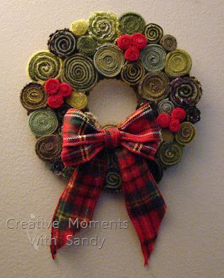 Creative Moments With Sandy: Quilled Wool Christmas Wreath Wool Penny Rugs, Wool Quillies, Standing Wool, Wool Wreath, Wool Hooking, Wool Ornaments, Wool Ideas, A Stitch In Time, Wool Felt Projects