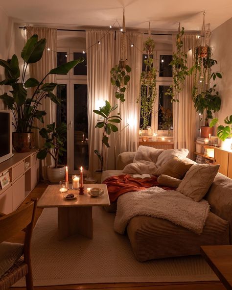 Boho Chic Lounge Room, Modern Style Apartment Interior Design, Vanilla Apartment Aesthetic, Comfortable Apartment Aesthetic, Boho Vintage Apartment, Boho Aesthetic Apartment, Cozy Home With Plants, Diy Home Aesthetic, Living Room With Natural Light