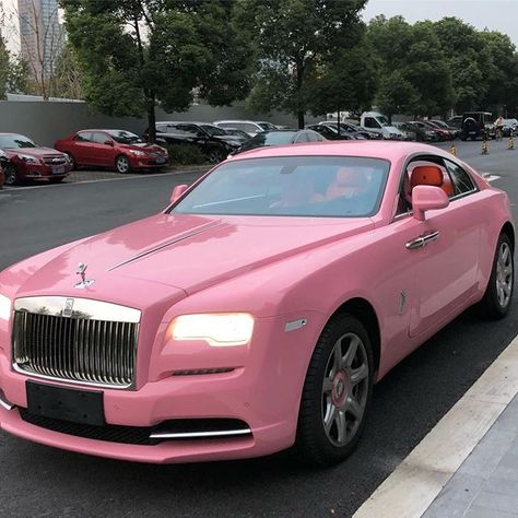 A pink Rolls Royce with pink leather seats! Pink Rolls Royce, Jeep Pink, Pink Range Rovers, Rolls Royce Interior, Blue Recipes, Car Ceiling, Rolls Royce Black, Coquette Blue, Tattoo Car