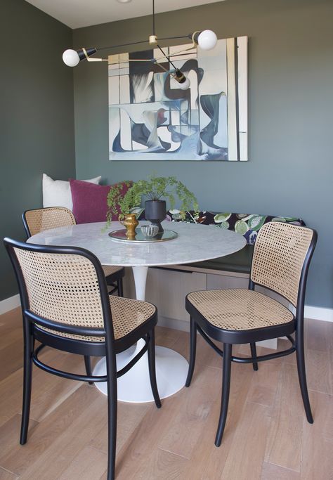 Dining nook in a penthouse condo featuring Hoffman side chairs, a Saarinen Tulip Table and artwork by Laina Terpstra. Designed by The Residency Bureau. Pacific Northwest Interior, Hoffman Chair, Seattle Interior Design, Modern Mediterranean Home, Saarinen Tulip Table, Modern Penthouse, Tulip Dining Table, Nook Table, Dining Room Inspo