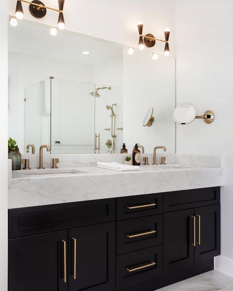 Drømme Bad, Master Bath Remodel, Upstairs Bathrooms, Bathroom Redo, Black Cabinets, Bathroom Renos, House Bathroom, Bathroom Remodel Master, Bath Remodel