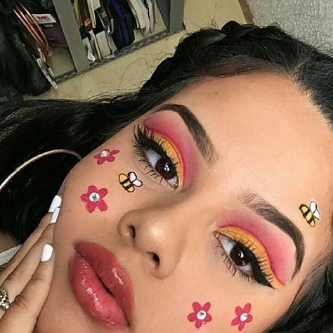 Yellow And Pink Makeup, Bee Makeup, Fantasy Make-up, Make Up Designs, Look Grunge, Indie Makeup, Face Art Makeup, Beauty Make-up, Makijaż Smokey Eye