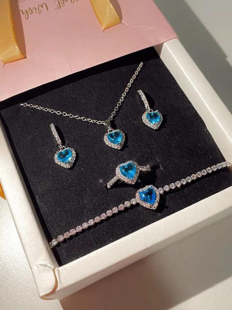 Pandora Jewelry Aesthetic, Pandora Heart Necklace, Necklace Box Gift, Pandora Set, Cute Promise Rings, Fairy Girls, Pandora Bracelet Designs, Pandora Blue, Pandora Heart