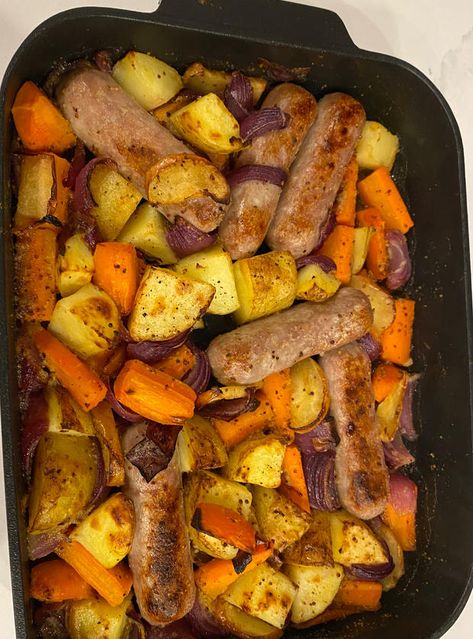 Sausage Traybake - Pinch Of Nom Bake Sausage In Oven, Sausage Tray Bake, Sausage Sheet Pan Dinner, Sausage Sheet Pan, Chicken Tray Bake, Sausage Recipes For Dinner, Pinch Of Nom, Sausage Dishes, Tray Bake Recipes