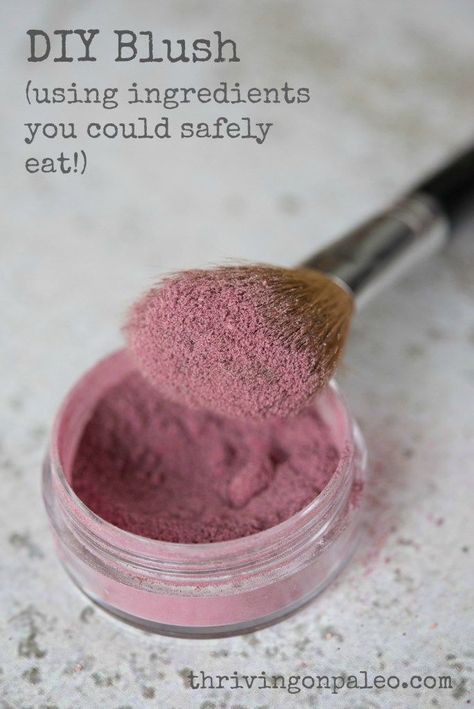 arrowroot powder, hibiscus powder, beet root powder, cocoa powder, peach powder Diy Blush, Homemade Blush, Make Up Diy, Homemade Makeup, Beetroot Powder, Diy Beauty Products, Natural Blush, Diy Kosmetik, Homemade Products