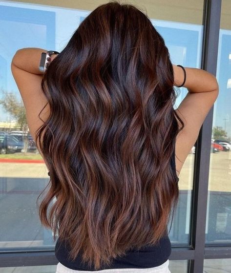 Balayage, Beautiful Brown Hair Color, Dark Caramel Highlights, Red Highlights In Brown Hair, Dark Brown Hair Balayage, Brown Hair Inspiration, Brown Hair Color Shades, Red Balayage Hair, Beautiful Brown Hair