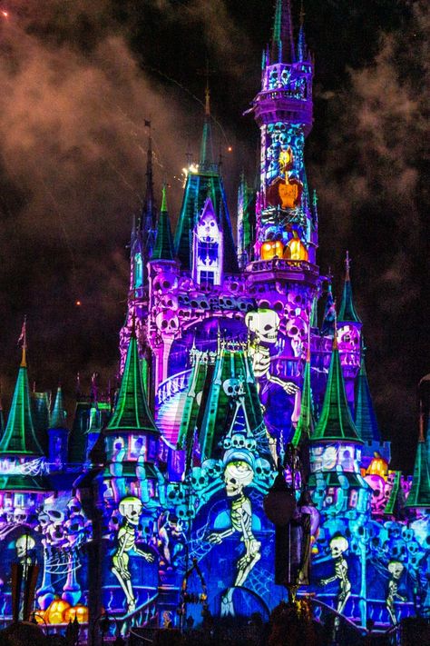 The ultimate guide to the 2019 Mickey’s not so scary Halloween party at Disney World! Everything from the rule on costumes, which food and desserts are best, who you can take pictures with, and of course some DIY costume and shirts you can make for the party! And don’t forget all the insider tips for seeing the most characters and getting the most candy! Mickeys Not So Scary Halloween Party Aesthetic, Disney In Halloween, Disney World Halloween Aesthetic, Mickeys Not So Scary Halloween Party, Disney Castle Halloween, Disney Halloween Aesthetic, Halloween Time At Disneyland, Disney Halloween Party, Halloween At Disney