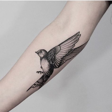 Blackwork bird tattoo by Jonas Ribeiro inked on the right forearm Bird Tattoo Design, Swallow Tattoo Design, Bird Tattoos Arm, Swallow Bird Tattoos, Tattoos Masculinas, Tattoo Diy, Black Bird Tattoo, Serpent Tattoo, Kunst Tattoos