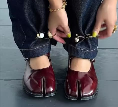 Tabi Boots, Mode Shoes, Tabi Shoes, Funky Shoes, Shoe Inspo, Swag Shoes, Mode Inspo, Pretty Shoes, Dream Shoes