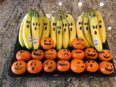 Halloween Fruit For School Party, Halloween Clementine Pumpkins, Easy Diy Halloween Treats For School, Clementine Pumpkin Snacks, Fruit For Halloween Party, Banana Ghosts Halloween, Clementine Jack O Lanterns, Banana Halloween Treats, Halloween Fruit Ideas For School