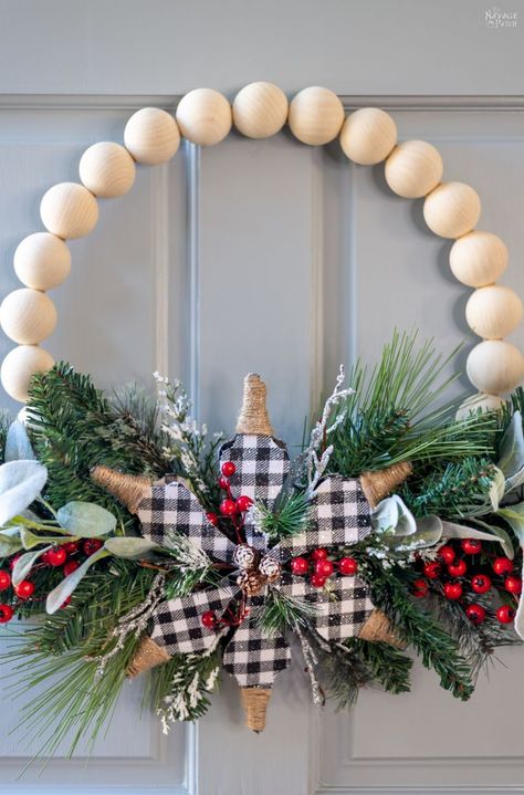 Wood Bead Decor Diy, Wood Beaded Wreath Ideas, Mini Wood Bead Wreath Diy, Wood Bead Wreath Ornament, Christmas Wreath With Wooden Beads, Christmas Beaded Wreaths, Bead Wreaths Diy Christmas, Diy Beaded Wreaths For Front Door, Wooden Ball Christmas Wreath