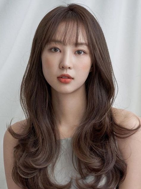 Korean Perm Women, Korean Curls, Brown Hair Korean, Korean Hairstyle Long, Korean Perm, Korean Bangs Hairstyle, Korean Hairstyles Women, Korean Long Hair, Long Hair Perm