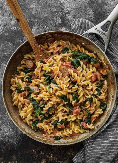 Creamy Pasta Sauce Recipes, Fusilli Pasta Recipe, Fusili Pasta, Fusilli Recipes, Anchovy Paste, Pasta Sauce Recipe, Sausage Pasta Recipes, Creamy Pasta Sauce, Fusilli Pasta