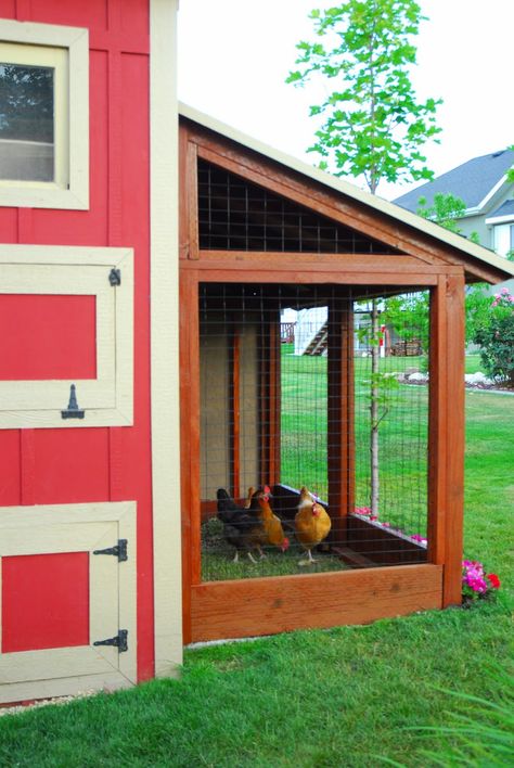 DIY Storage Shed with Chicken Coop and Chicken Run by Chalkboardblue featured on Remodelaholic Backyard Chicken Coop, Diy Storage Shed Plans, Portable Chicken Coop, Backyard Chicken Coop Plans, Diy Storage Shed, Chicken Run, Chicken Coop Designs, Coop Plans, Diy Shed Plans