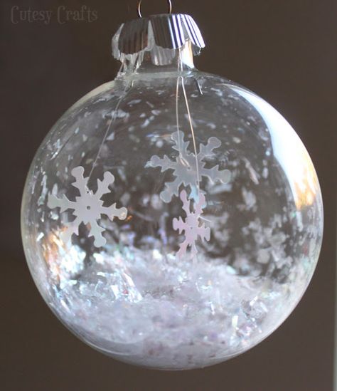 Glass Ball Snowflake Ornament Glass Ornaments Diy, Clear Christmas Ornaments, Clear Glass Ornaments, Diy Christmas Tree Ornaments, Clear Ornaments, Glass Ball Ornaments, Diy Valentines Crafts, Christmas Ornaments Homemade, Christmas Ornament Crafts