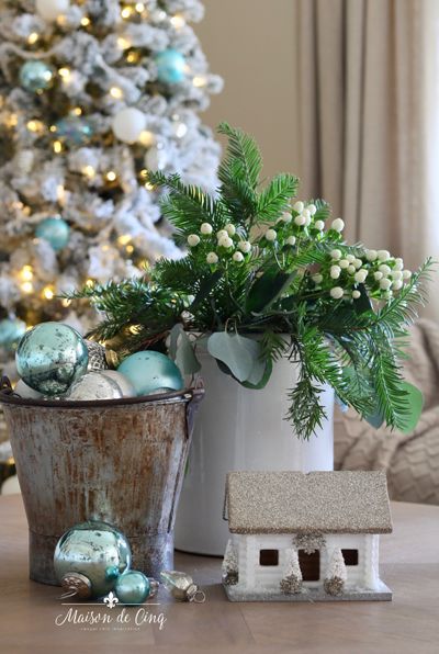 French Country Christmas Decor, Shabby Chic Christmas Decorations, Farmhouse Holiday Decor, Beautiful Christmas Scenes, Chic Christmas Decor, French Country Christmas, Miss Mustard Seed, French Christmas, Christmas Tours