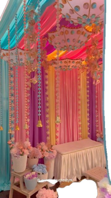 Pastel Mehndi Decoration, Pastel Dholki Decor, Pastel Mehendi Decor Ideas, Pastel Mehndi Outfit, Pink Mehndi Decor, Mehandi Night Decoration, Pastel Sangeet Decor, Pastel Mendhi Decor, Pastel Mehndi Decor