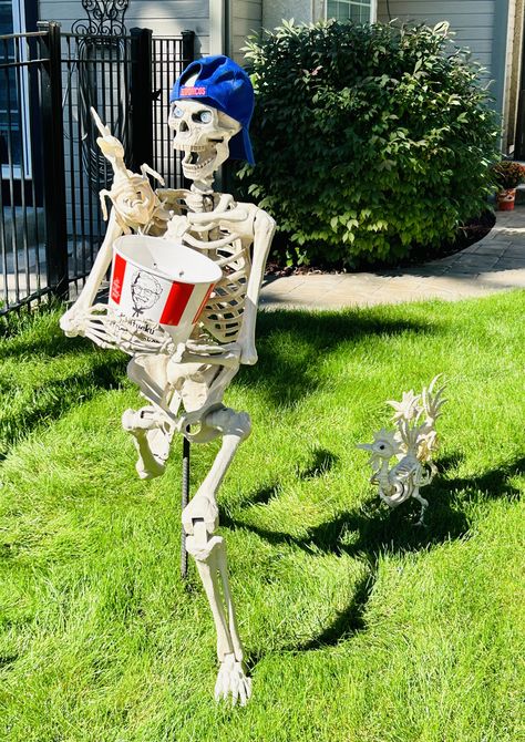 Halloween Skeleton Ideas, Skeleton Ideas, Skeleton Decorations, Halloween This Year, Creative Halloween Costumes, Halloween Skeleton, Skeleton, Halloween Costumes, Dress Up