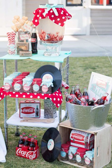 Retro Mother's Day party! See more party planning ideas at CatchMyParty.com! 50s Themed Dinner Party, 50s Diner Themed Party Ideas, Grease Themed Party Decoration, Retro Party Ideas, Diner 50s, 1950s Party Ideas, Rockabilly Christmas, Festa Rock Roll, Grease Theme