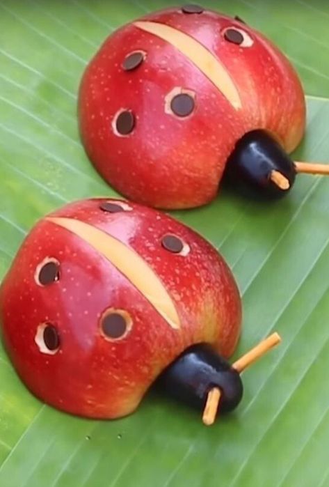 Deco Fruit, Fruit Animals, Kitchen Cook, Decorações Com Comidas, Food Art For Kids, Creative Food Art, Kids Party Food, Food Carving, Easy Food Art