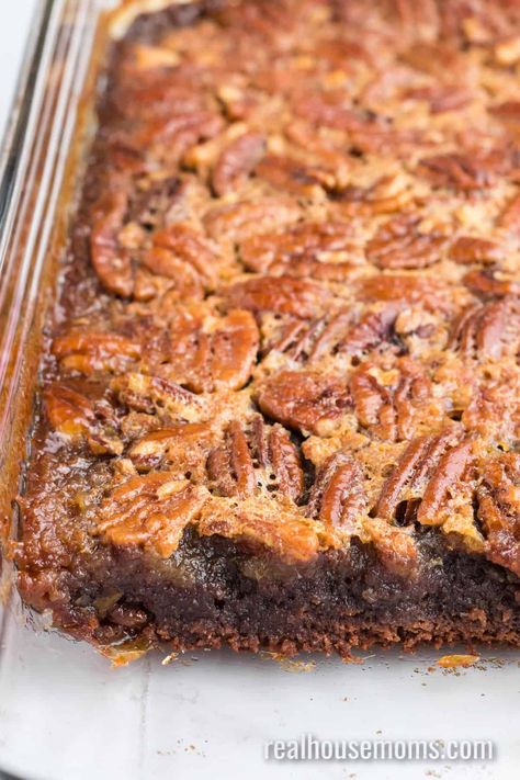 Start a fun family tussle with Pecan Pie Brownies, a rich chocolaty brownie with a sweet pecan pie topping- it'll be a mad dash for seconds! #Realhousemoms #easydesserts #brownies #pecanpie #pecan #easybakingrecipe #choclate #chocolatedesserts #simplerecipe Betty Crocker Pecan Pie Cookies, Sunny Anderson Pecan Pie Brownies, Chef Johns Pecan Pie Brownies, Pecan Pie Upside Down Cake Betty Crocker, The Salted Sweets, Dessert To Bring To A Dinner, Fudgy Pecan Pie 12 Tomatoes, Brownies Display Ideas, Joanna Gaines Brownie Pie