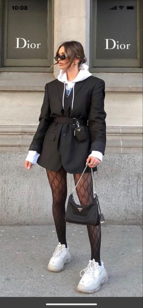 Prada Blazer Outfit, Gucci Inspo Outfits, Sweatshirt With Blazer Outfit, Winter Biker Shorts Outfit, Thick Tights Outfit Winter, Gucci Black Shorts, Sneaker Classy Outfit, Biker Shorts Winter Outfit, Blazer Dress And Sneakers Outfit