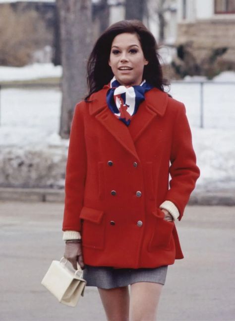 The Fashion of The Mary Tyler Moore Show Cold Outfit, Mary Tyler Moore Show, Tyler Moore, Mary Tyler Moore, Black Evening Gown, Chic Blazer, Fashion Tv, Classic Tv, Her Smile