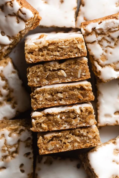 Iced Oatmeal Cookie Bars - Browned Butter Blondie Iced Oatmeal Bars, Oatmeal Cookie Bars Recipes, Snickerdoodle Bars, Oatmeal Cookie Bars, Oatmeal Cookies Easy, Iced Oatmeal Cookies, Easy Oatmeal, Vanilla Glaze, Oatmeal Cookie