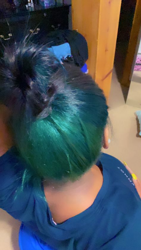 Peekaboo Hair Color Blue And Purple, Greenish Blue Hair Color, Dyed Hair Green And Black, Pretty Colors To Dye Your Hair, Green Hair Natural Hair, Teal Skunk Stripe Hair, Color To Dye Hair Ideas, Blue Green Hair Black Women, Blue And Green Hair Black Women