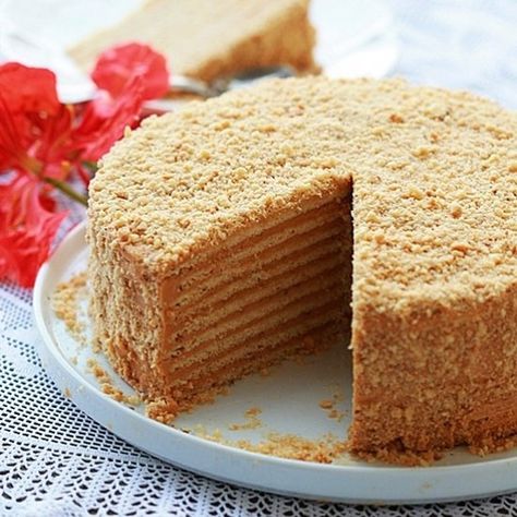 Russian Honey Cake Honey Cake Recipe Easy, Russian Honey Cake, Honey Cake Recipe, Russian Cakes, Torte Recipe, Torte Cake, Cake Baking Recipes, Honey Cake, Almond Cakes