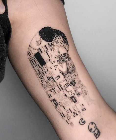 Monet Tattoo, Gustav Klimt Tattoo, Klimt Tattoo, Art Inspired Tattoos, Kiss Tattoos, Art Nouveau Tattoo, Our Mindful Life, Famous Tattoo Artists, Nouveau Tattoo