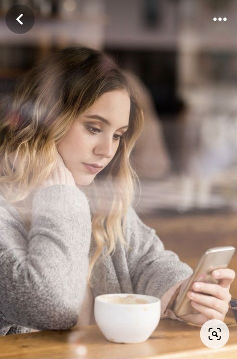 Cafe Shoot, Street Photography Model, Coffee Shop Photography, Coffee Shot, Shop Photography, Coffee Shop Aesthetic, Coffee Girl, Photography Posing Guide, Stylish Photo Pose