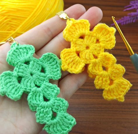 Crochet Heart Keychain, Crochet Bookmarks Free Patterns, Easy Crochet Bookmarks, Keychain Patterns, Bookmark Crochet, Keychain Making, Keychain Pattern, Crochet Bookmark Pattern, Quick Crochet Patterns